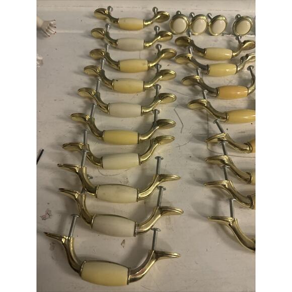 Vtg 26 + 7 pc Drawer Cabinet Pulls Knobs Lot Vintage Gold Ivory Cream - Picture 3 of 5